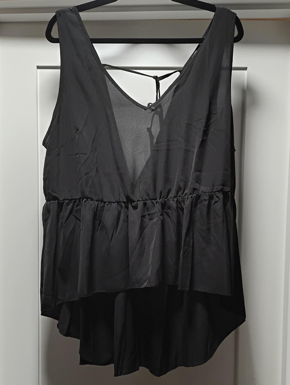 SHEIN Black Sleeveless V-Neck Peplum Tie-Back Top